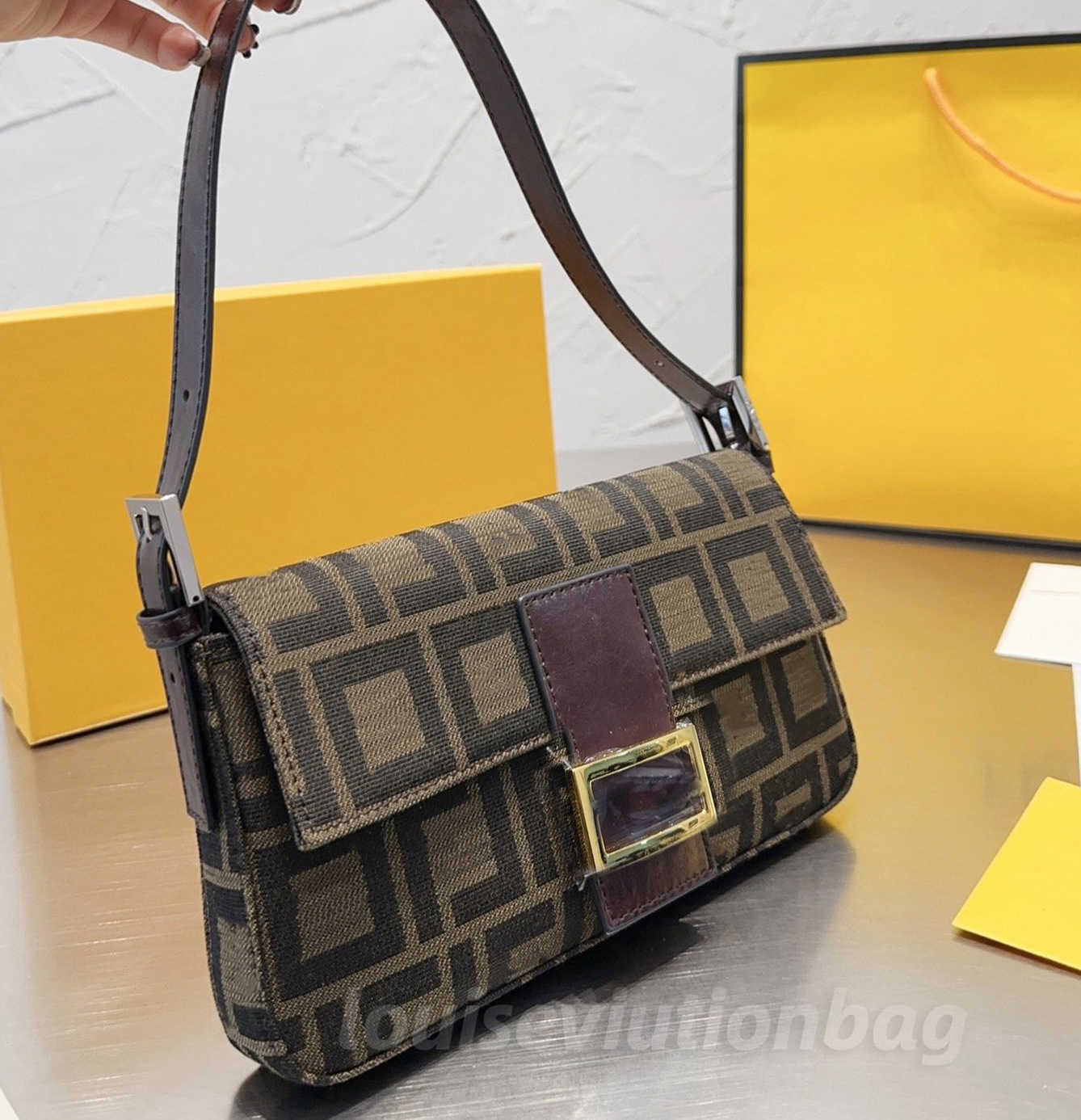 

Wholesale Women Shoulder Bags Totes For Chest pack lady Tote presbyopic purse messenger bag handbags Chains Handbag, 1 667538