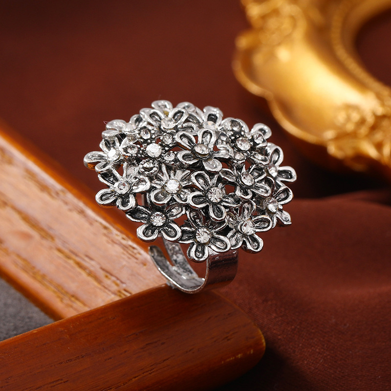 

Exaggerated Small Fresh Flower Opening Ring for Women's Fashion Crowd Design High Sense Index Finger Ring