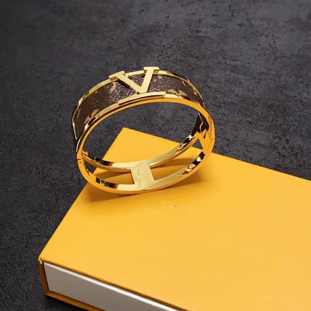 

Designer Gift Bangle Bracelets Europe Brand 18K Gold Plated Classic Design Spring Love Bracelet Luxury Stainless Steel Jewelry Bangle