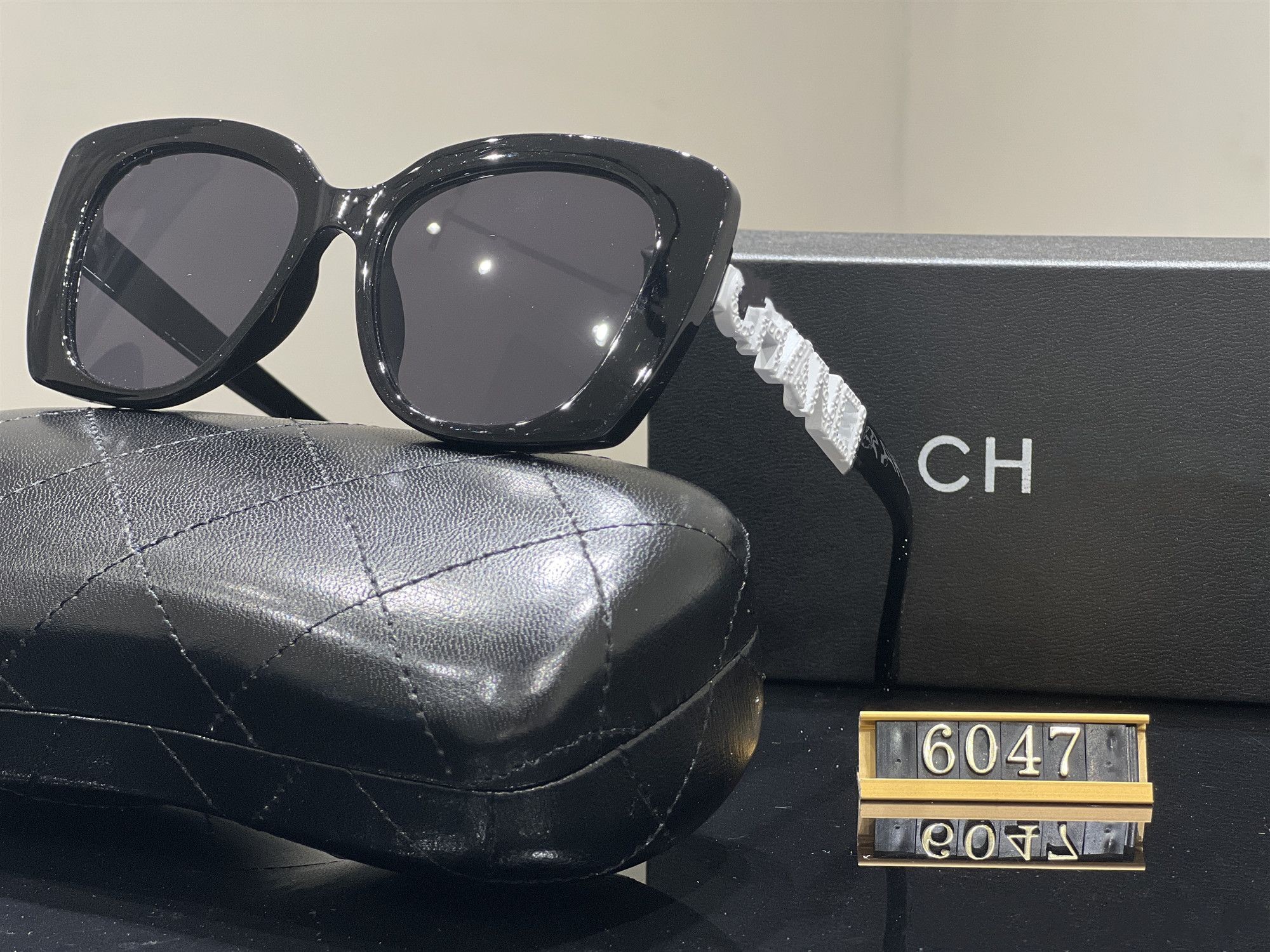 

Designer Sunglasses For Women and Men Fashion Cat Eye Eyewear Model Special UV 400 Protection Letter Big Leg Double Beam Frame Outdoor Design Sunglasses 6047