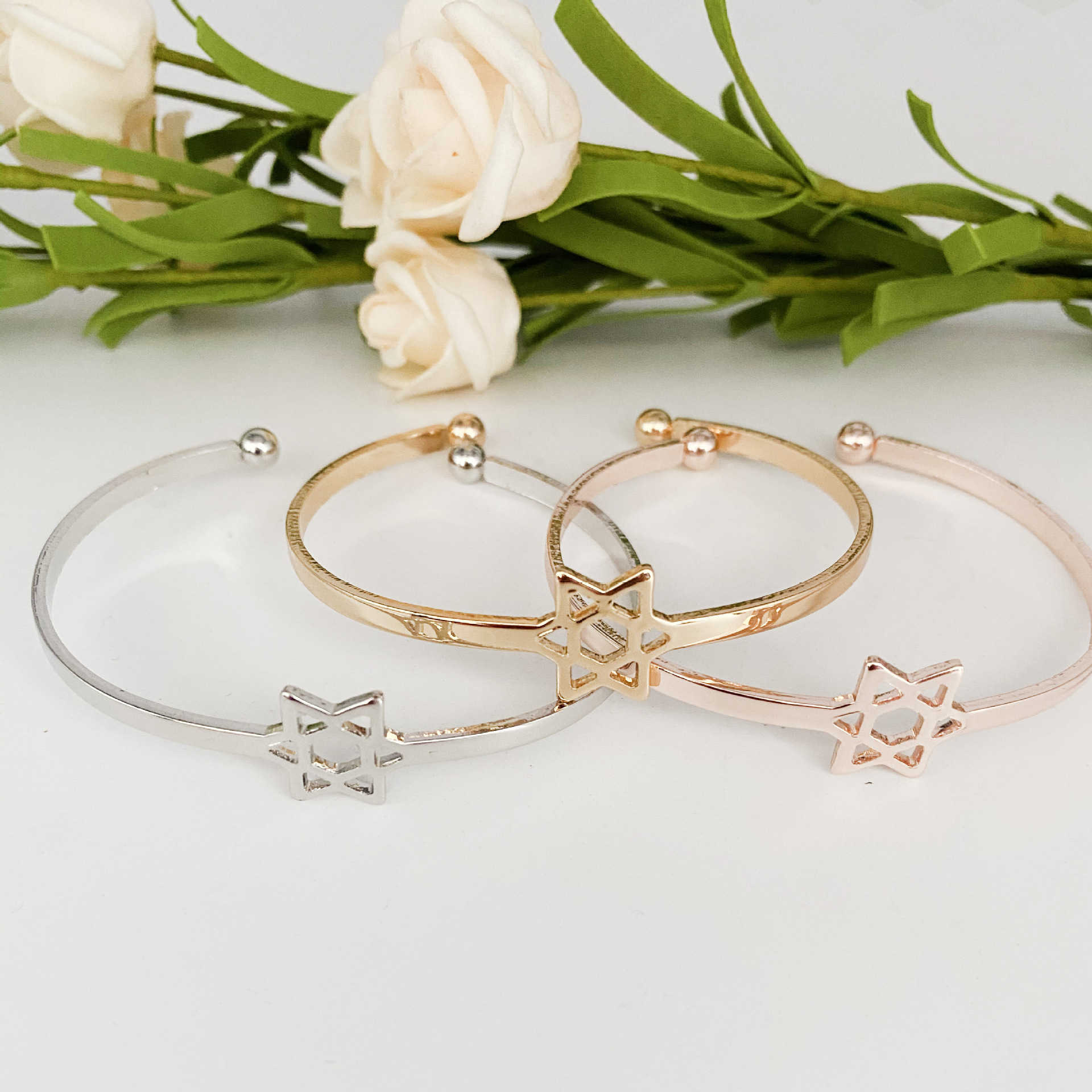 

Designer New C-type bracelet six-pointed star openwork adjustable Carti