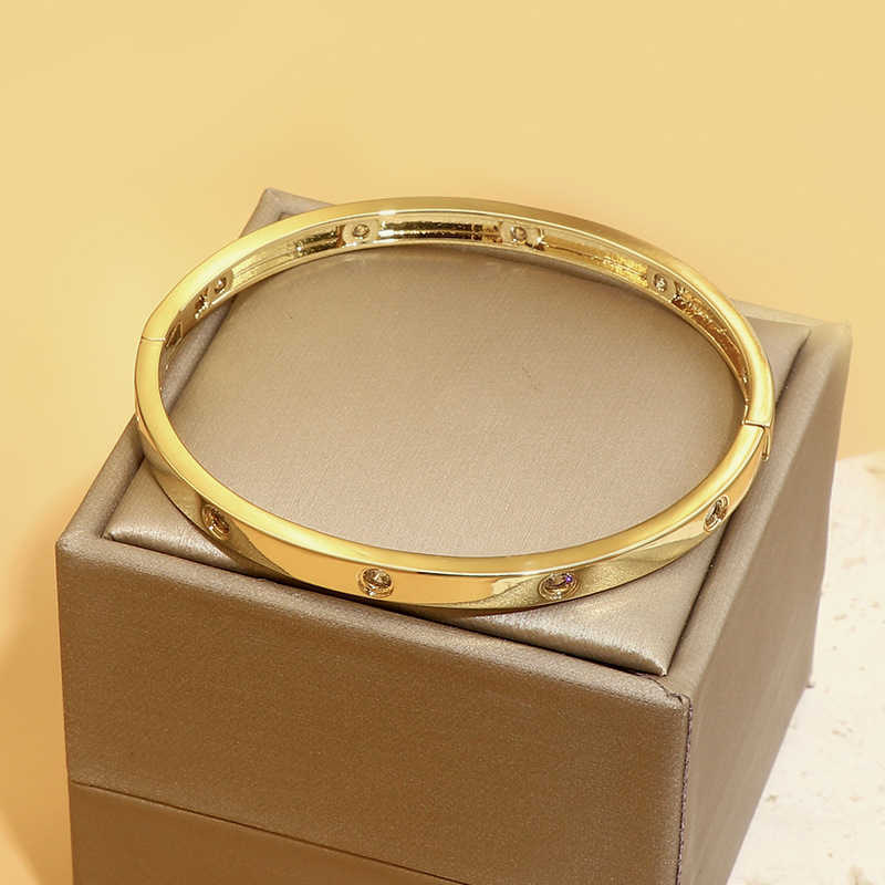 

Advanced sense Ins ChaoCarti Net Red Same style Bracelet Light Luxury High grade Bracelet Copper Plated 18k Gold Opening Extremely Simple Style Bracelet Female