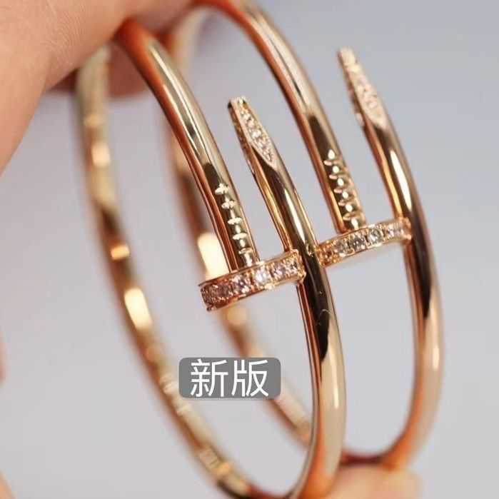 

Original designer Classic Rose Gold Colorless New Nail Couple Bracelet Fashion and Luxury Light Gift Gifts for Men Women