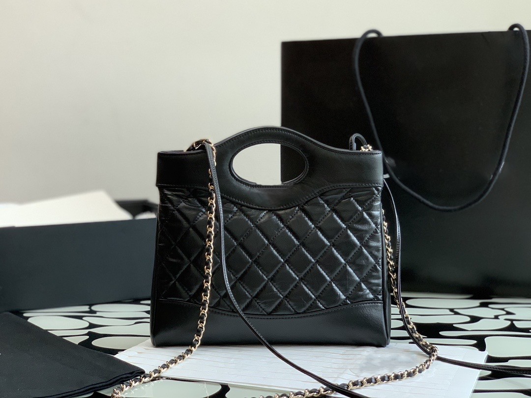 

Women's crossbody bag high-end quality shoulder bag very light weight leather chain and leather thin strap combined with soft cute fashion is very fashionable, Black