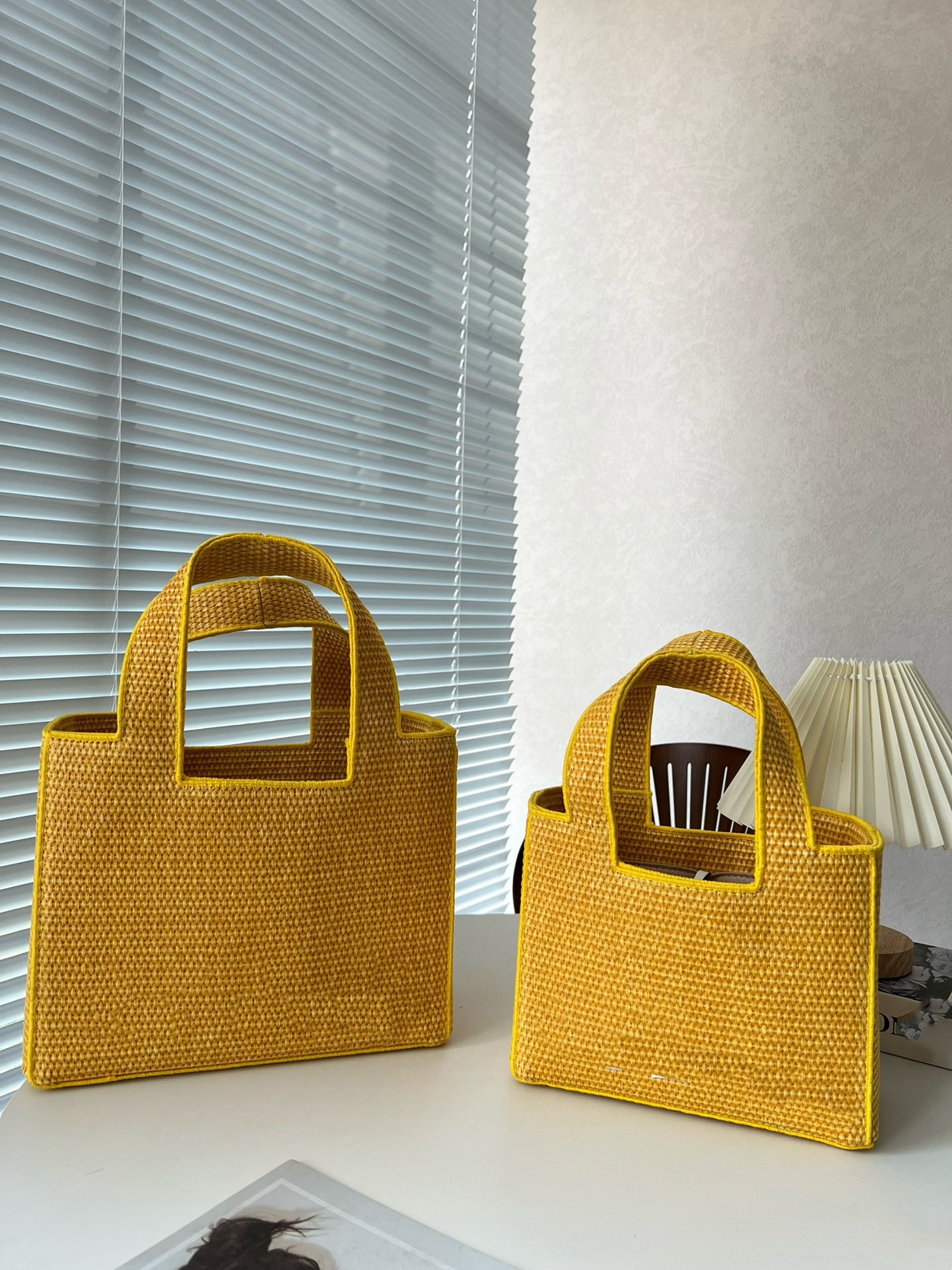 

Grass Woven Bag 2023 Summer New Women's Bag Woven Tote Bag Holiday Style Beach Bag Handheld One Shoulder Crossbody Small Bag, Beige