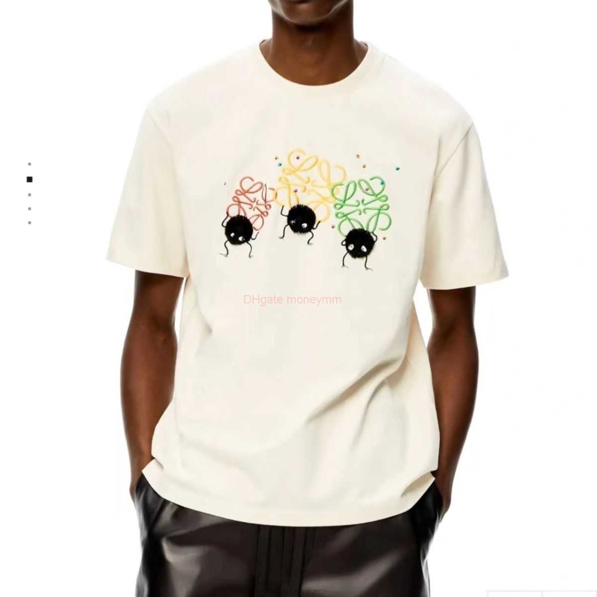 

Designer Fashion Clothing Tees Tshirts the Correct Version Loewe Roewe Qianyu Qianxun Co Branded Series Coal Ball Embroidery Couple Short Sleeve Tshirt Luxury Casu, Creamy-white