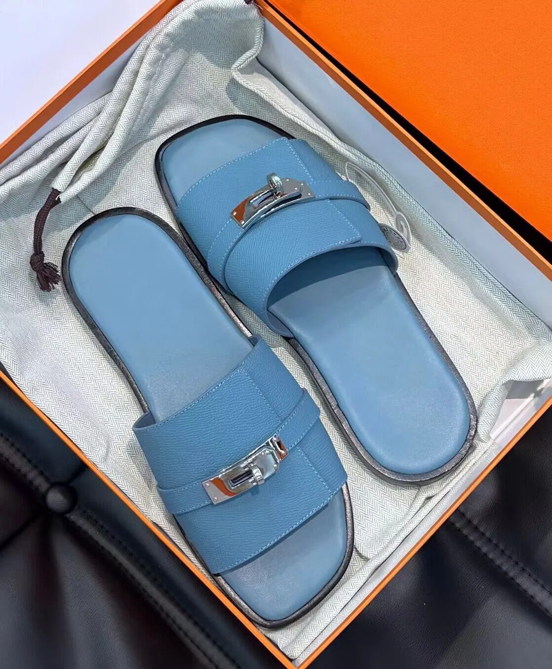 

Designer Footwear Gabriel Men Sandals Shoes Calfskin Leather Man Slippers Slip On Beach Slide Flats Boys Palladium-plated Kelly Buckle Casual Walking