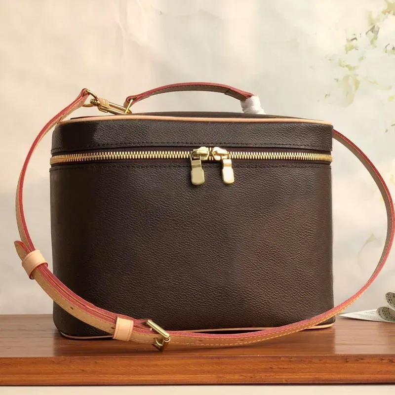 

Designer Luxury Cosmetic Bag Toiletry Pouch Cosmetic Nice Makeup Bag Cases Women Travel Bags Clutch Handbags Purses Mini Wallets with dust bag, Brown flower