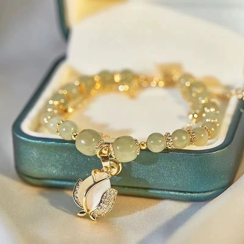 

Step by step Natural Hotan Jade Belt Bell Bracelet Female Super Immortal Small Group Light Luxury Twin Friend Bracelet