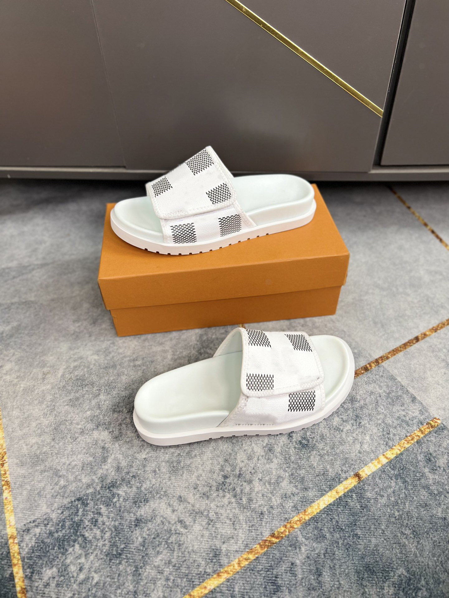 

Classic Slippers luis Brand Designers vuttonity fashion leisure sandal men Slide Flat slippers summer flip flops l01