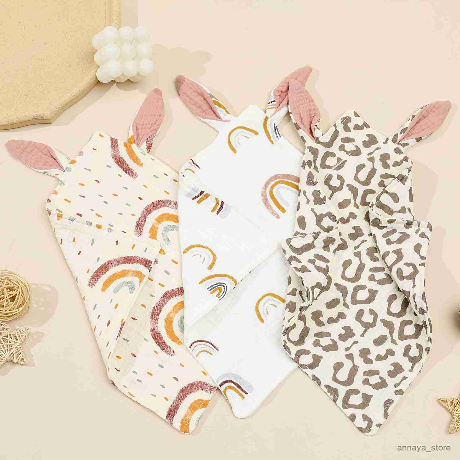 

Blankets Boys Girls Baby Cotton Muslin Comforter Blanket Soft Newborn Sleeping Dolls Kids Fashion Toy Soothe Appease Towel Bibs R230625