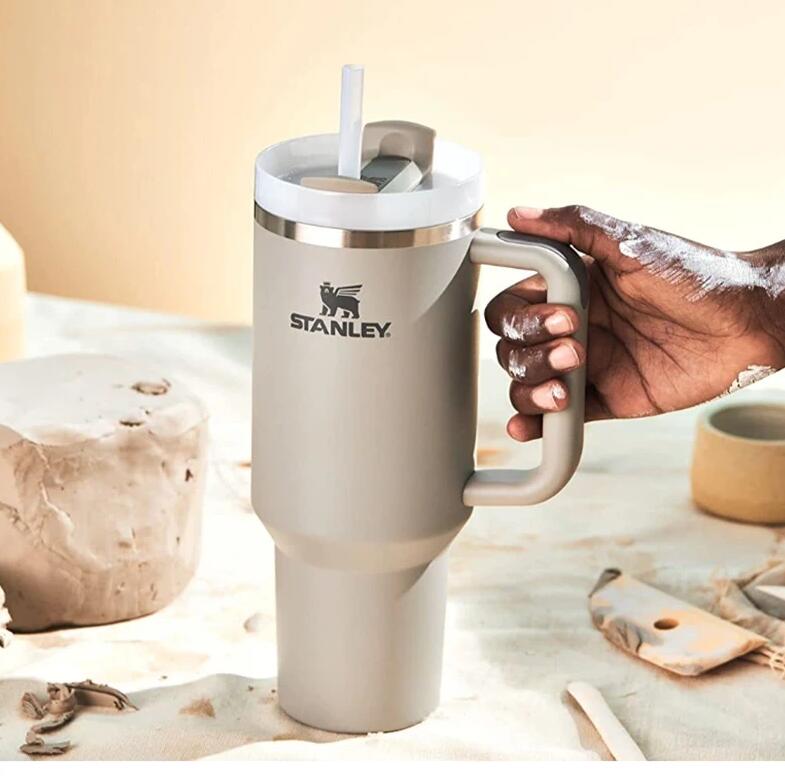 

With Stanley Logo Quencher H2.0 40oz Stainless Steel Tumblers Cups With Silicone Handle Lid And Straw 2nd Generation Big Capacity Car Cups Water Bottles