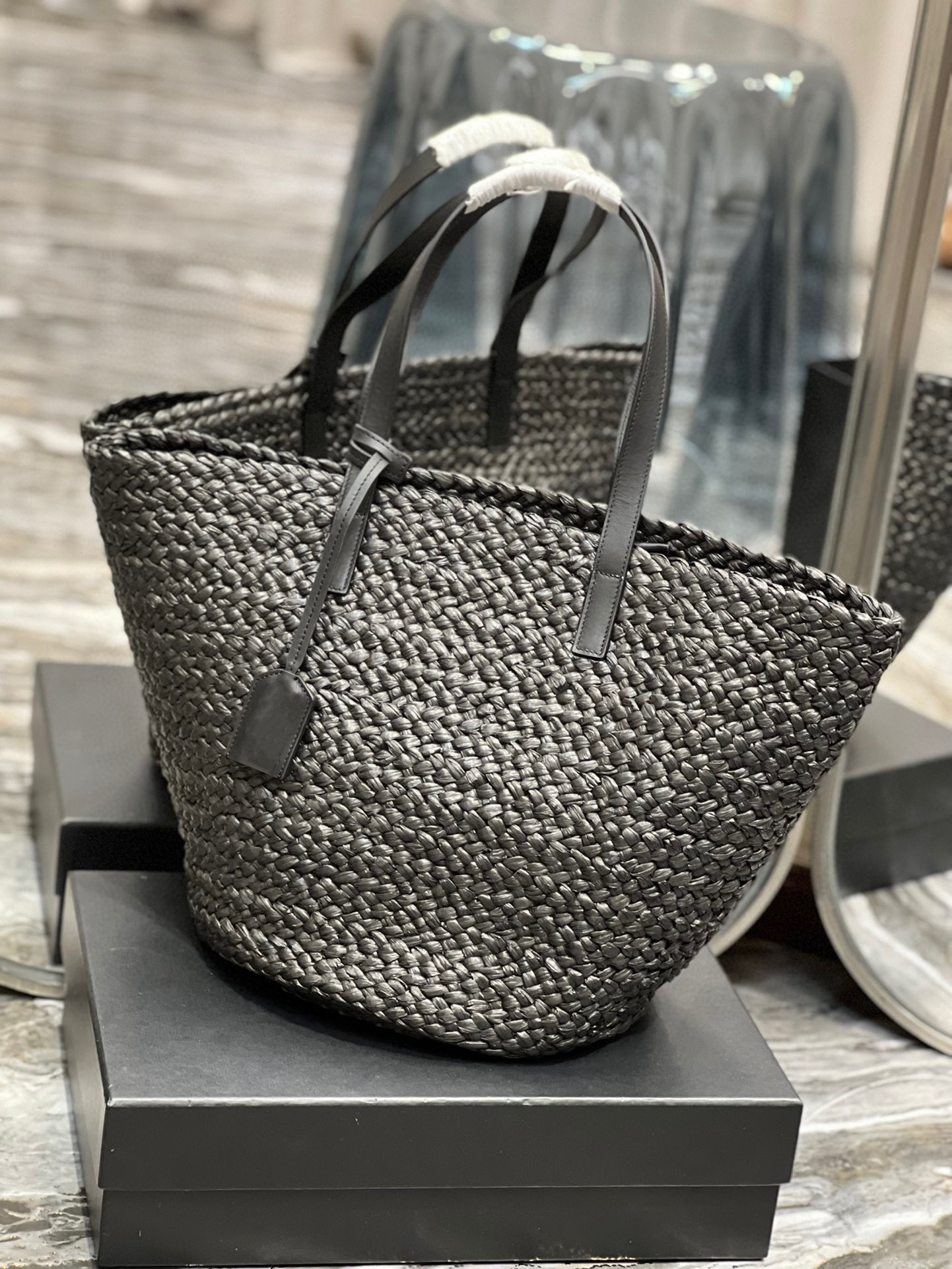 

2023 New women Tote bag High-end quality handbag full of artistic breath Raffia weave is very solid super texture capacity is very large 693242