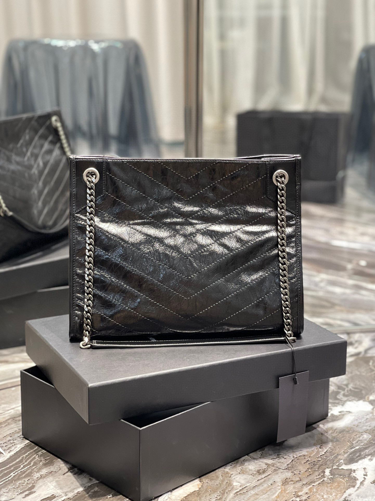 

577999 Classic women's shoulder bag High-end quality shopping bag Italian crepe oil wax cowhide travel bag self weight is very light capacity is large enough