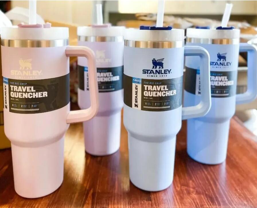 Avec logo Rose Stanley 40 oz Mugs Gobelets avec poignée Couvercles de gobelets isolés Paille en acier inoxydable Café Termos Tasse prête à expédi