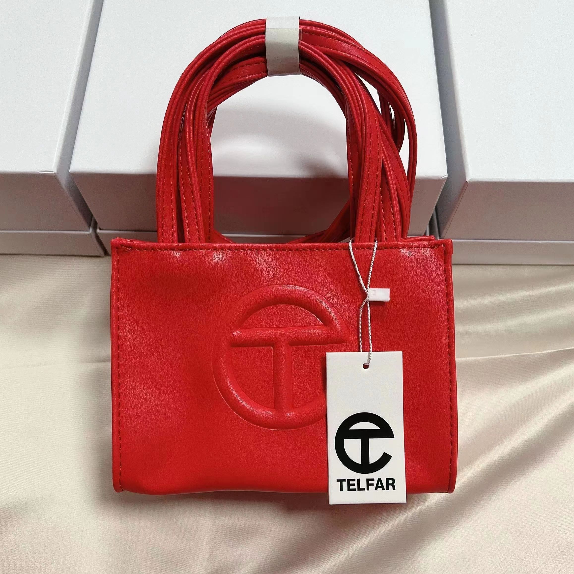 

2023 Top Small Large Capacity Messenger Bag Shoulder Bag Soft Leather Mini Handbag Women Men Luxury Handbag Shopping Bag Pink White Yellow Silver Red Satchel Bag, Brown
