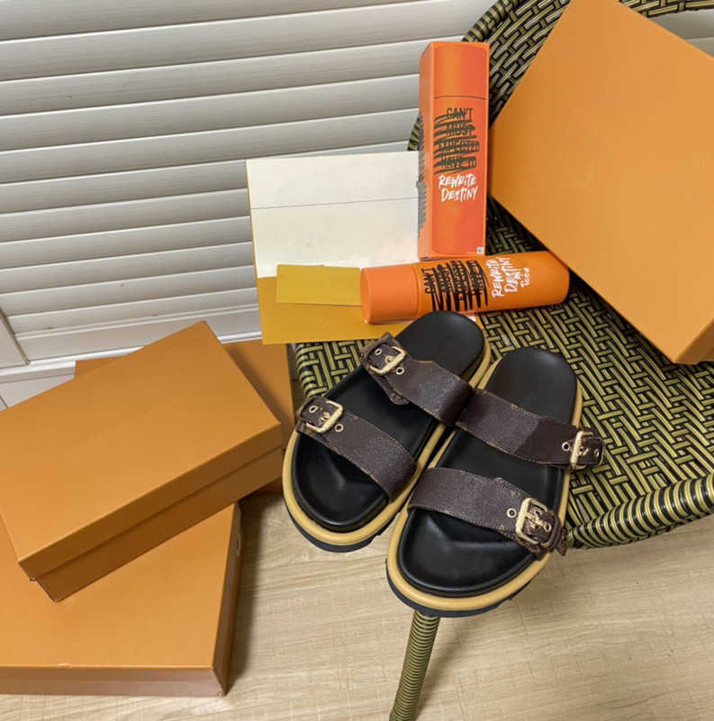 

Newest Designer Slippers Women Slides Summer Cool Beach Luxury Slide Platform Shoes Fashion Floral Leather Rubbers Sneakers Sandals With Buckle 35-40, Black