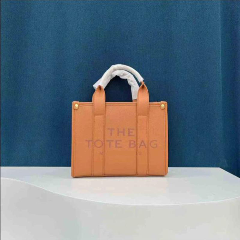 

2023 New Medium Print tote bag Fashion Womens handbag PU Texture Three Line Letter Shoulder Crossbody Bags Commuting Going Out D2306272S, Grey