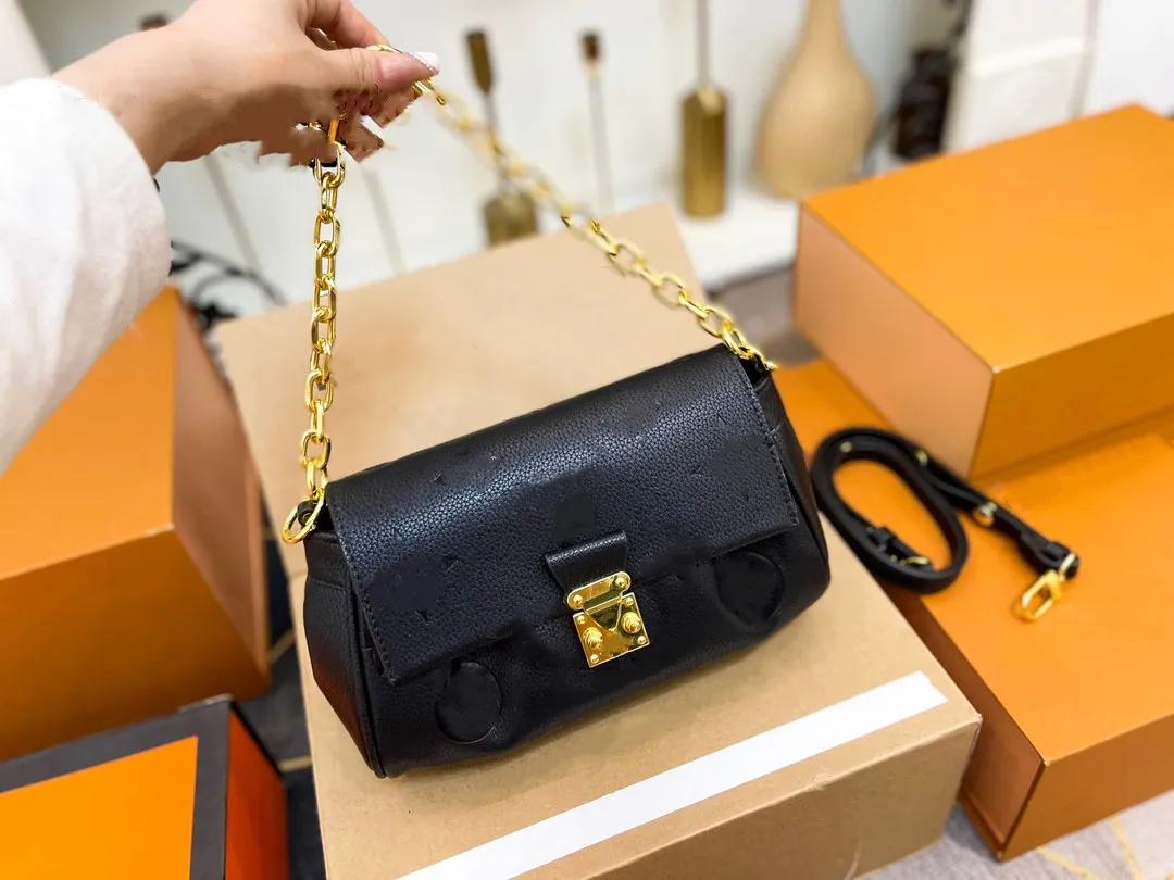 

Fashionable Women's Chain Crossbody Bag Luxury Design FAVORITE Leather Flap Shoulder Bag High Quality Backpack, White