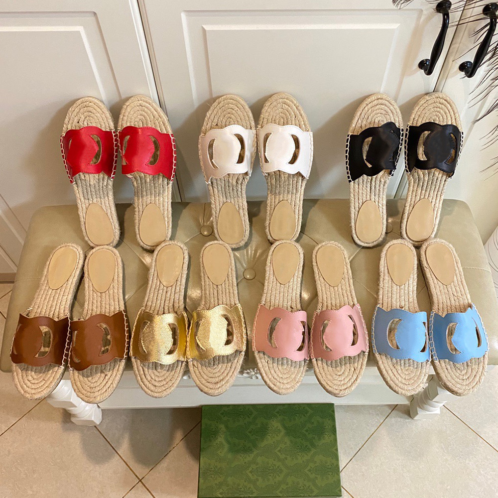 

WOMENS INTERLOCKIN SLIDE SANDAL black leather 7252 Low heel Taking inspiration from an archival design from the 70s Grass woven sole designer flat sandals, Shipping supplement