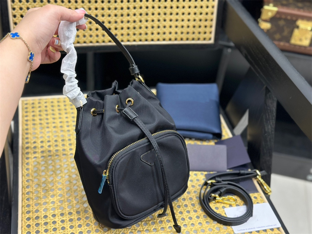 

Women Bucket Bag Shoulder Bags Waterproof Design Nylon Mini Shopping Bgas Lady Cross Body Bag with BOX Fashion Designer Bags, Black