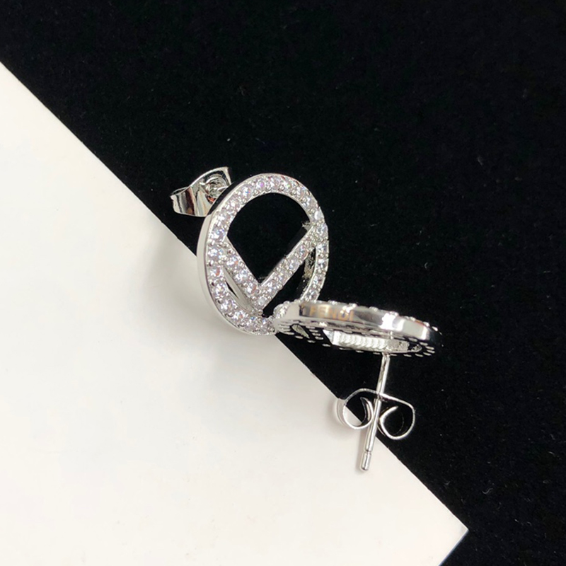 

2023 Luxury Designers Pearl Silver Stud Earrings Womens Earring Luxurys Designer Heart Golden Hoop Letter Stud Earrings Jewelry 2306274BF