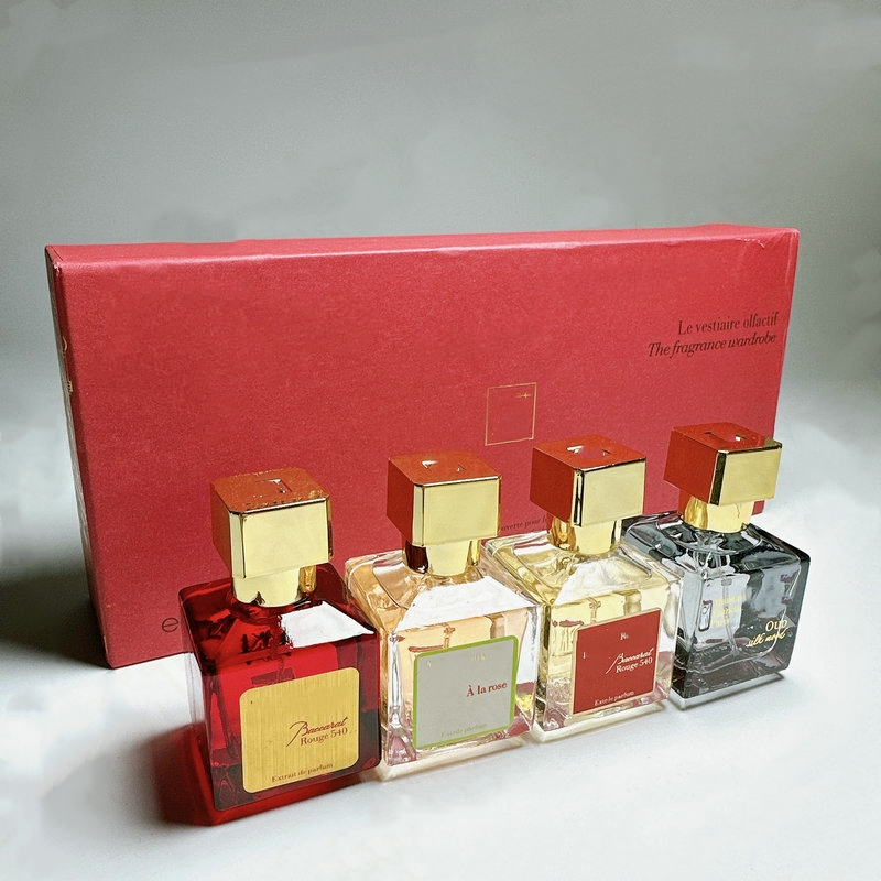 

Luxury Charming designer Baccarat Perfume 30ml 4pcs set Maison Bacarat Rouge Extrait Eau De Parfum Paris Fragrance Man Woman Cologne Spray Long Lasting Smell Suit