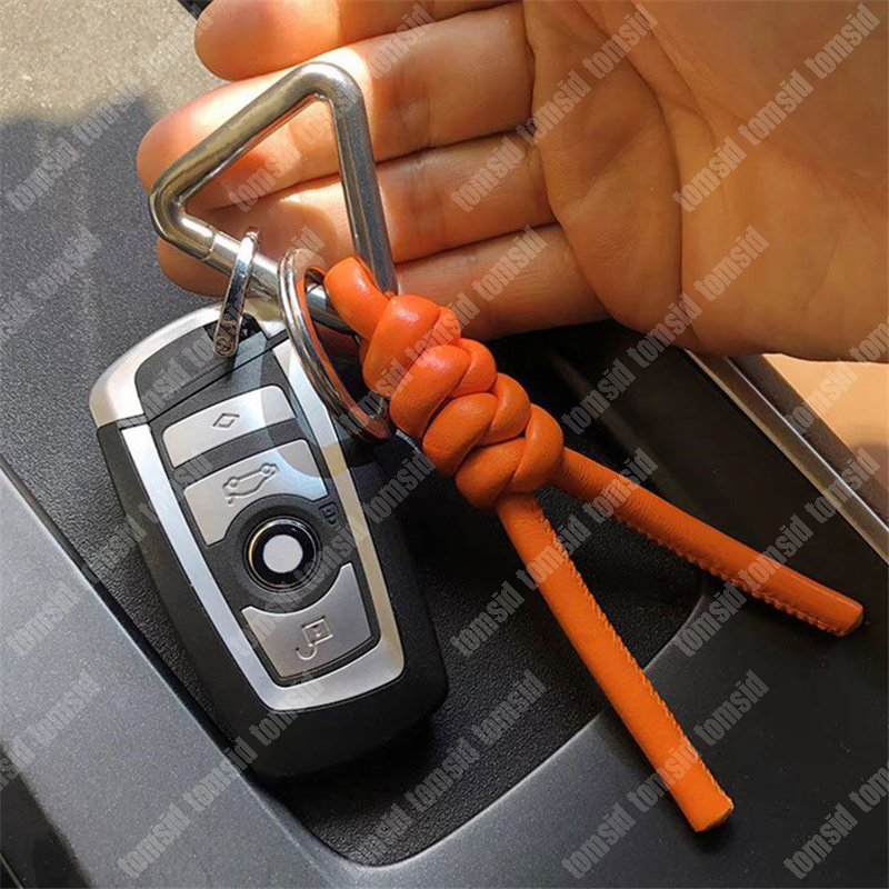 Unisex Genuine Leather Knit Designer Car Keychain Mens Fashion Key Chains Woman Luxury Keychains Bag Pendant Classic Keyrings-image-880059692