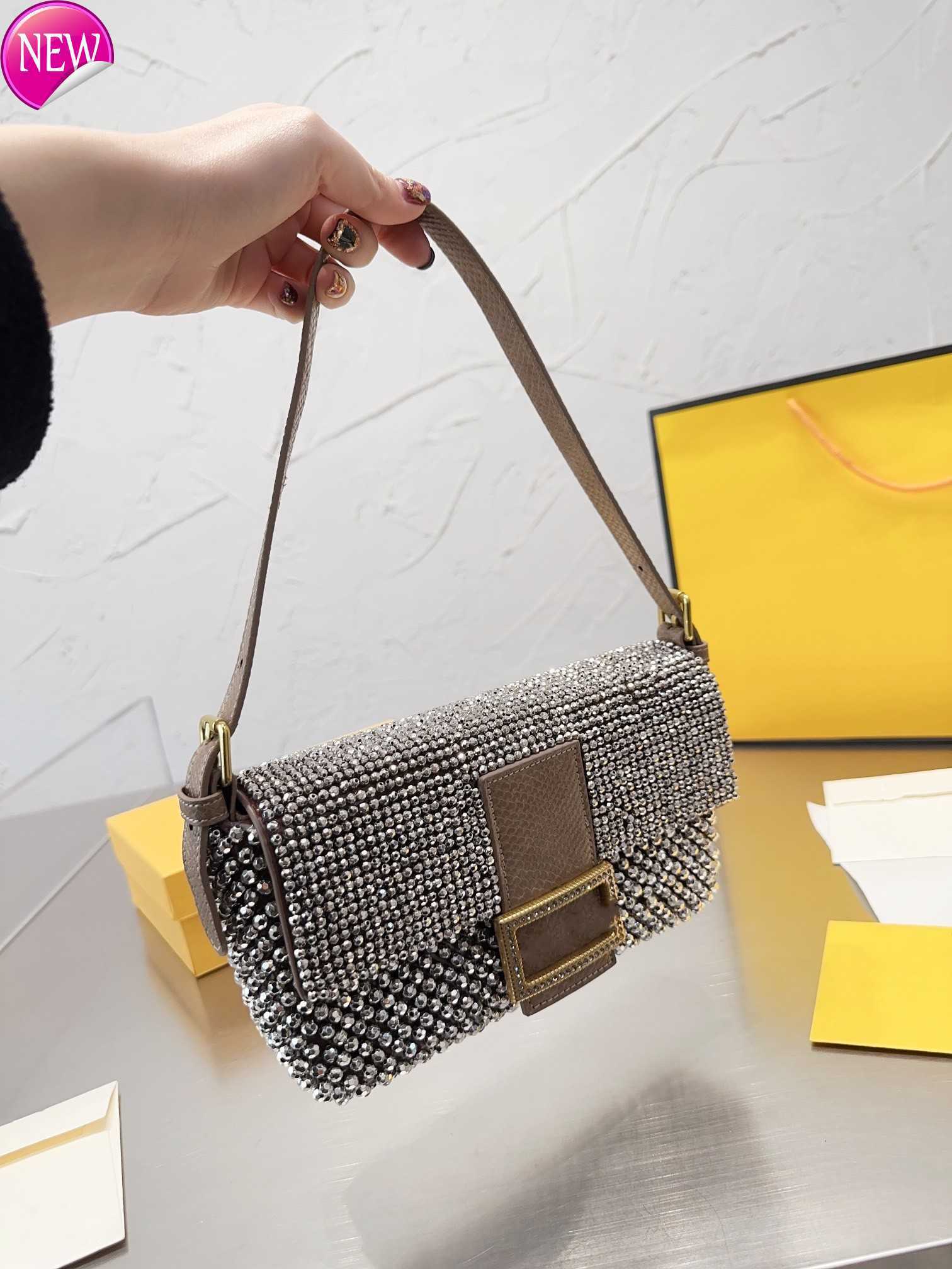

Women's Brand Fenndl Faquen Bag Designer bags Shoulder Bags Tote Texture Patent Braidr bag Totebag New Fashion Trend Retro Envelope Bag Messenger bag Crossbody Bag, 25 size19x14cm