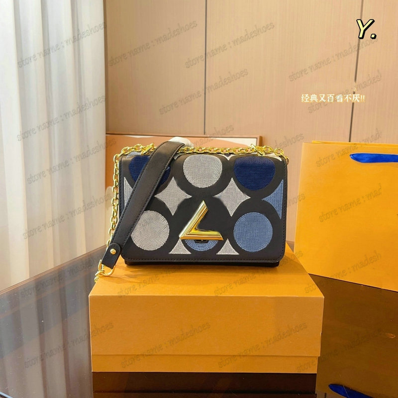 

Womens Luxurys Designer Bag Twist MM Handbag Twist lock Chain Flap Bag Crochet Blue White Monograms Flower Woven crafted effect Crossbody M22794 By The Pool Purse, #3