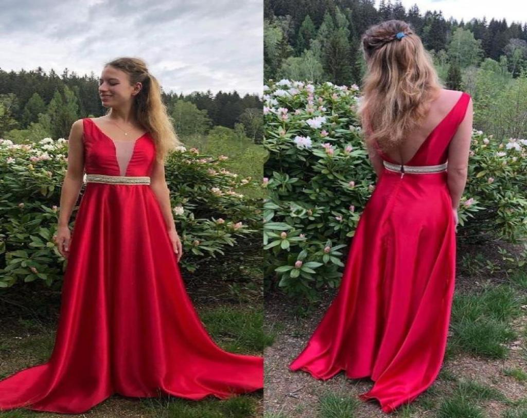 

2021 Prom Dresses Beaded Sash Backless Sleeveless ALine Simple Formal Evening Graduation Party Gowns Customized Robe De Soriee9079904, Gold