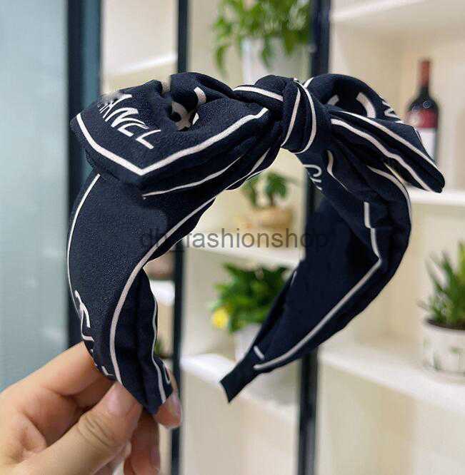 

Fashion Headband Cloth Wide Edge Brand Designer Cross Knotted HairHoop Headbands or Women Outdoor Sports Headwear Hair Clip Accessories