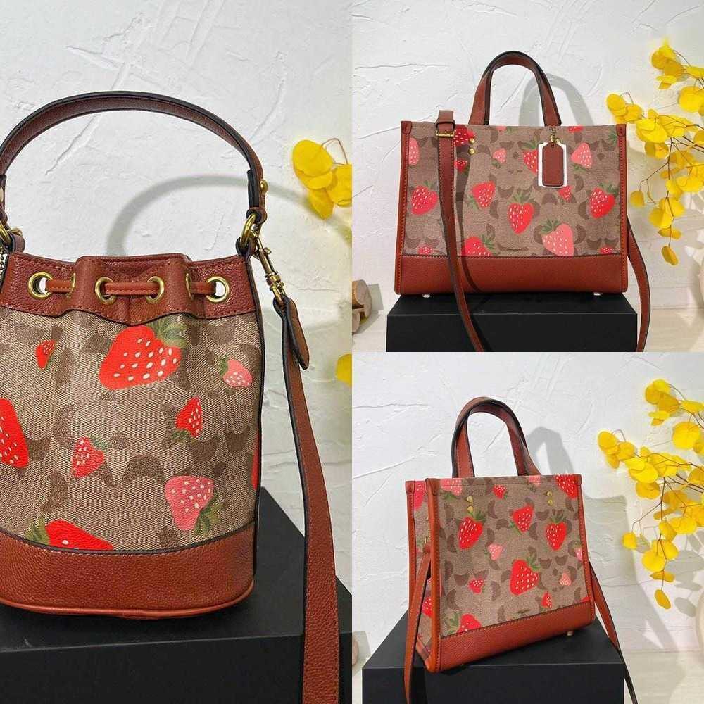 

New Product COABAG Strawberry Drawstring Bags C Print Designer Crossbody Bags Women Elegant Leather Handbag And Bucket Bags Large Beach Bag Totes Lady Purse, 3cbag239-size:15x19cm