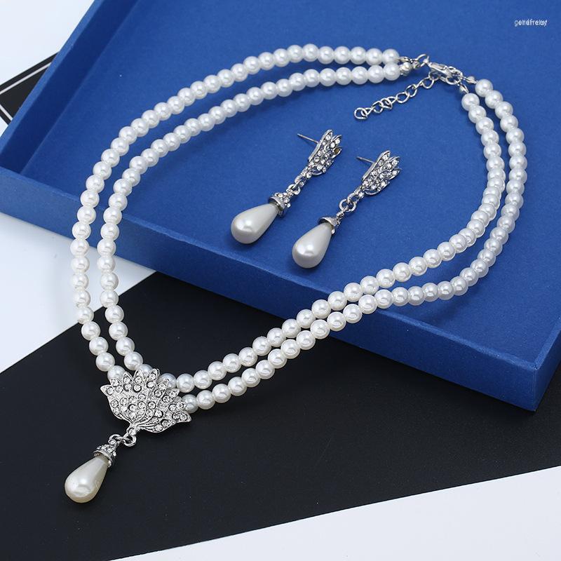 

Choker European And American Jewelry Bridal Pearl Crystal With Short Clavicle Neck Necklace Set Earrings Korean Temperament