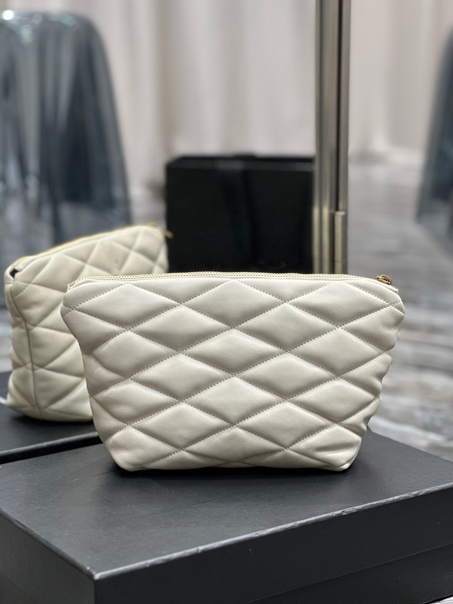 

696779 New women's handbag with sheep leather feel comfortable full bag with diamond quilting process can be casual goddess very versatile