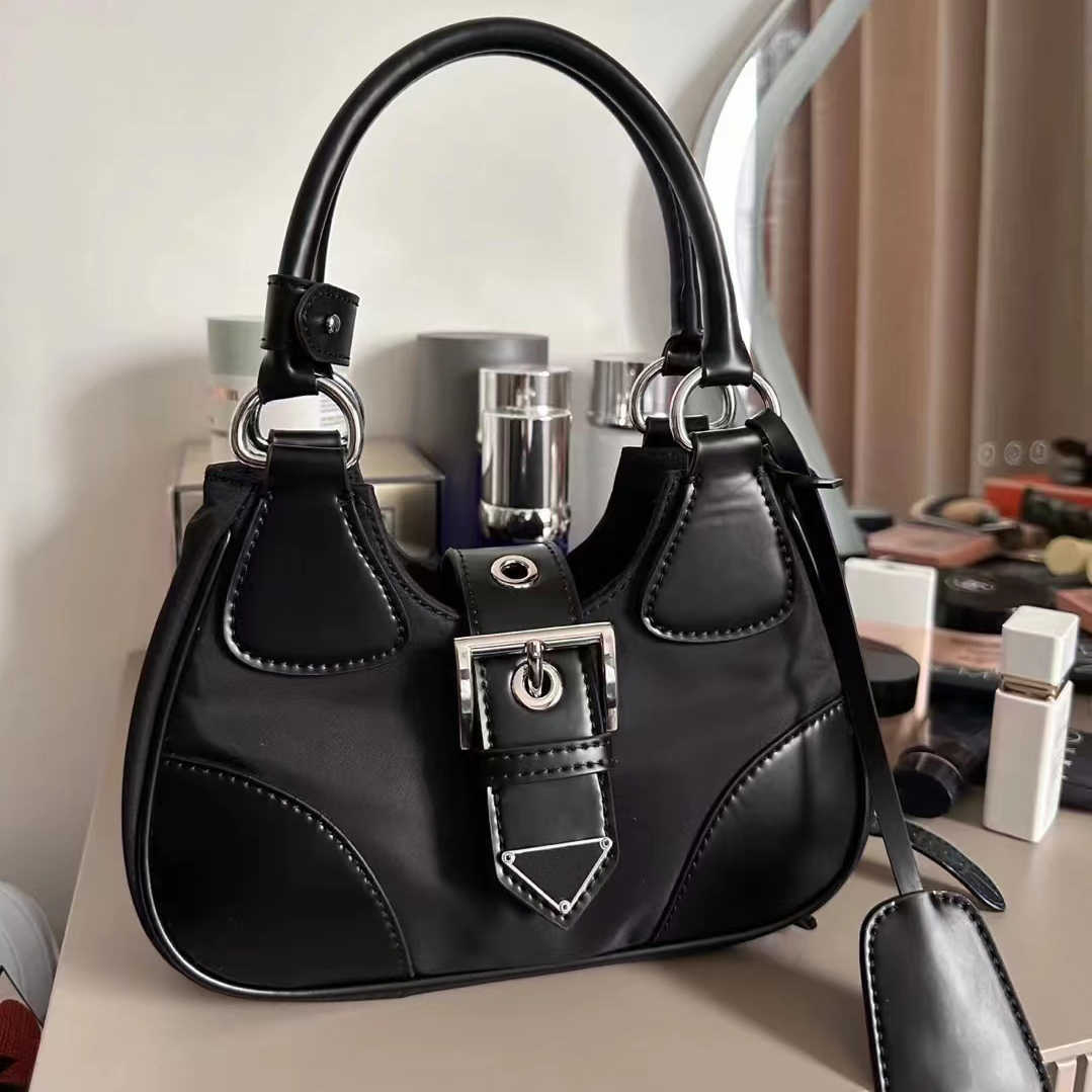 

Luxury Designer cosmetic bag half moon clutch wholesale handbag Wallets classic cowhide tote Women Toiletry Kits men luggage Beach bags cross body Hobo Shoulder bag, Leather-black