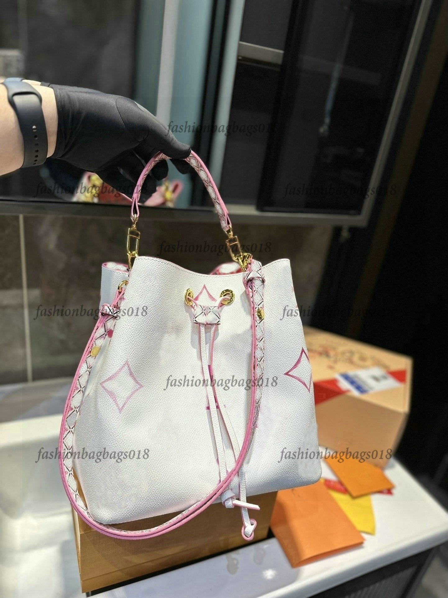 

Womens Luxurys Designer Bag NEONOE MM Bucket Bag Summer By The Pool Beige Rose Pink Blue Watercolor Drawstring Bags Neo Noe Plaid Patterns Purse