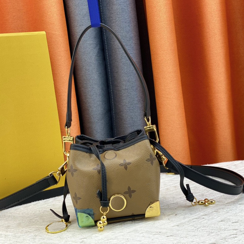 

High quality Designer Bag Mens and Womens Mini Bucket Bag #82885 Stylish temperament Crossbody bag Multi-functional wallet Card Bag