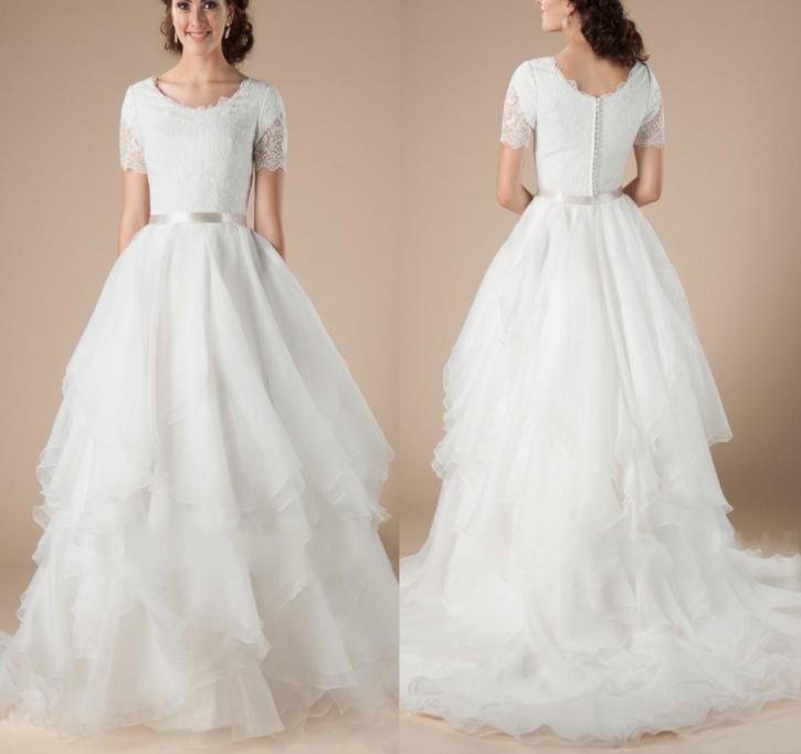 

New Country Lace Long Modest Wedding Dresses With Short Sleeves Tiered Organza Buttons Back Formal LDS bridal Gowns Custom Made7199084, Champagne