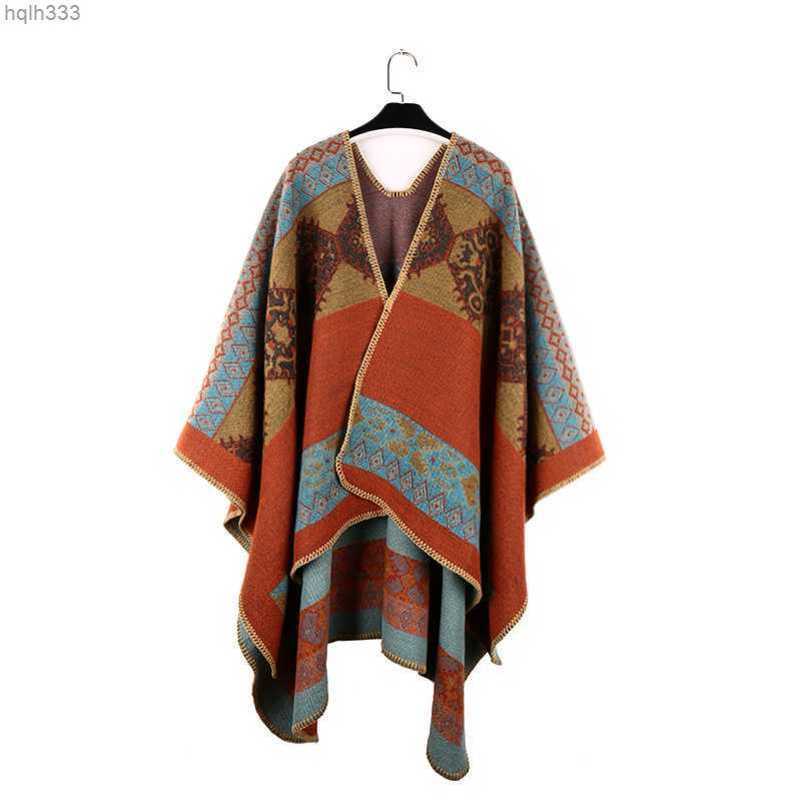 

Ethnic style imitation cashmere shawl can be easily paired with a travel cape for warmth in autumn and winter. Yunnan Northwest Travel Photo Outwear