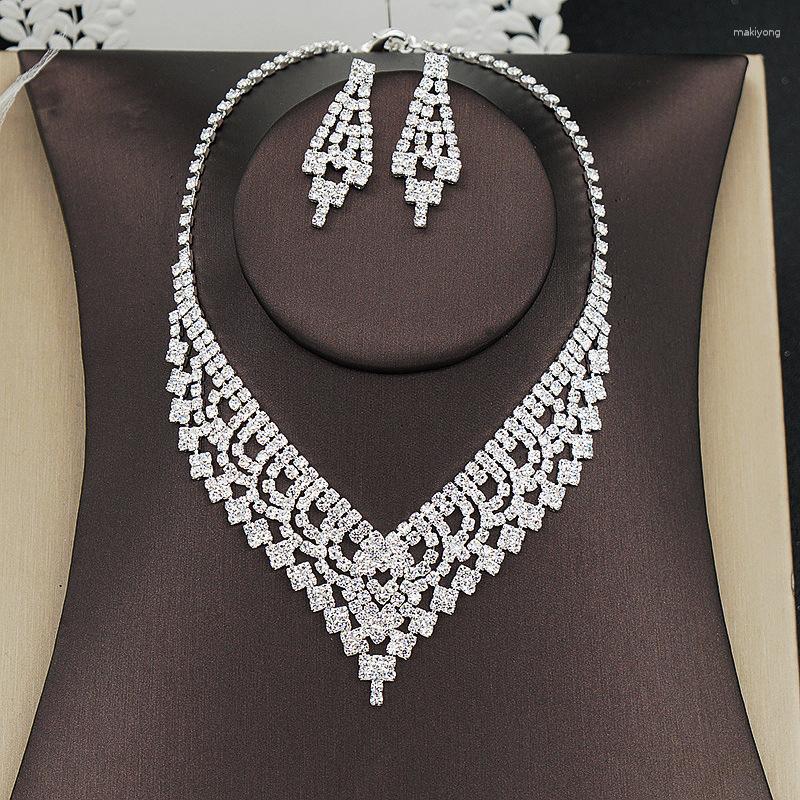 

Pendant Necklaces Ladies Jewelry Set Simple And Versatile Bridal Wedding Dress Necklace Earrings Two-piece Korean Rhinestone