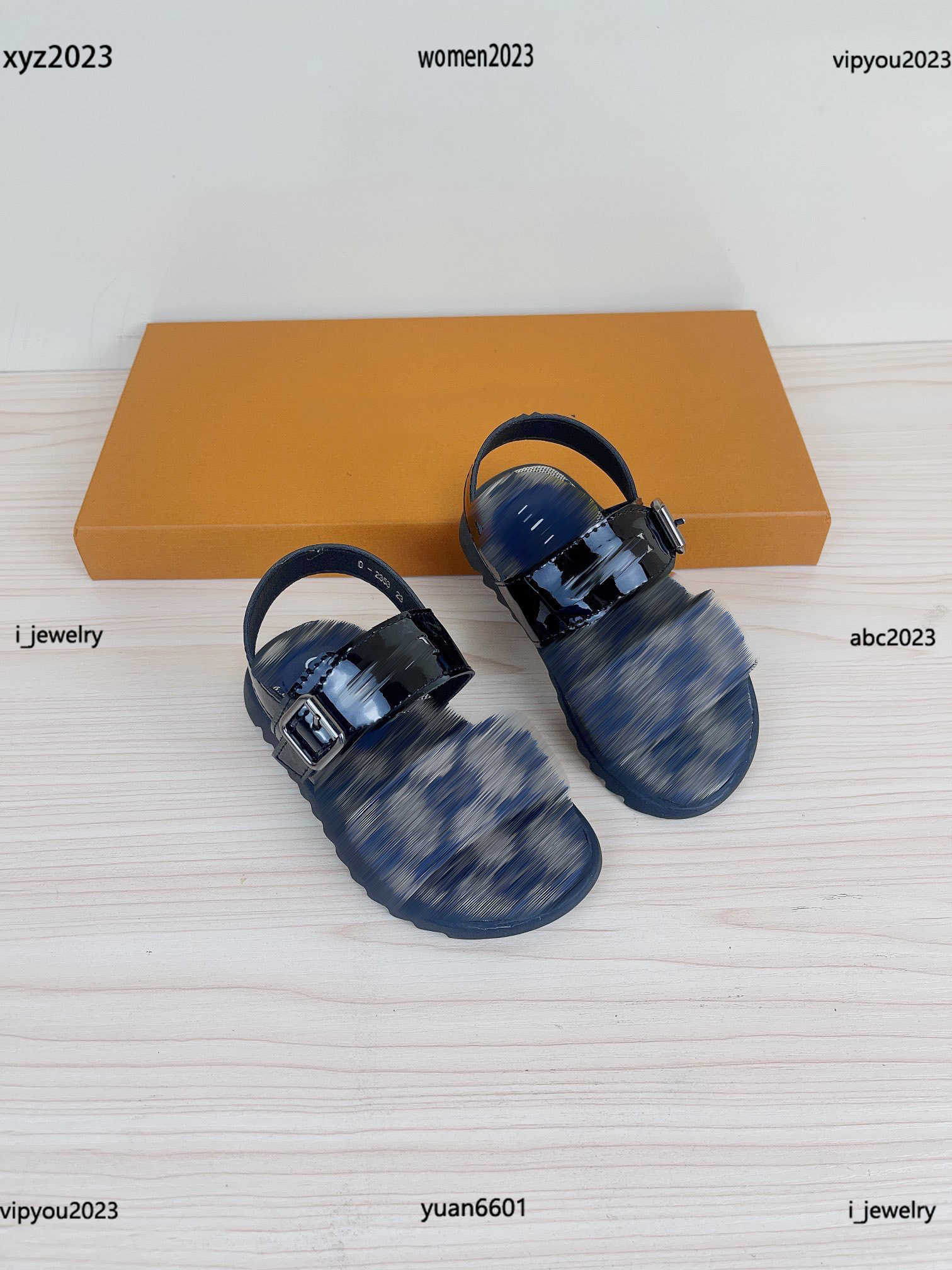 

designer kids shoes Grid letter printing Kids Sandals Lacquer leather shoelaces Child Slippers Box Packaging Children's Size 26-35, #1