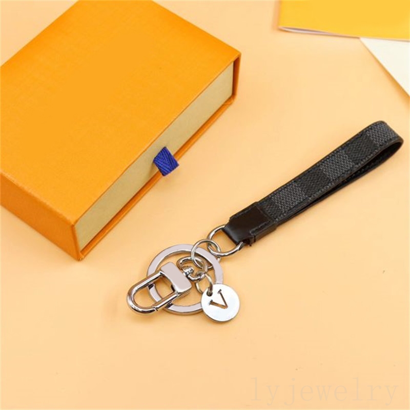 

Handmade luxury key chain dragonne designer keychains brown leather bag wallet lanyard plated gold accessories wallet keychain letter women men PJ047 C23
