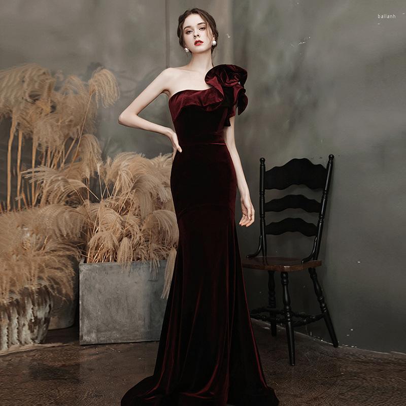 

Ethnic Clothing Sexy Burgundy Velour Wedding Dresses 2023 Women One Shoulder High Split Formal Prom Gowns Vestido