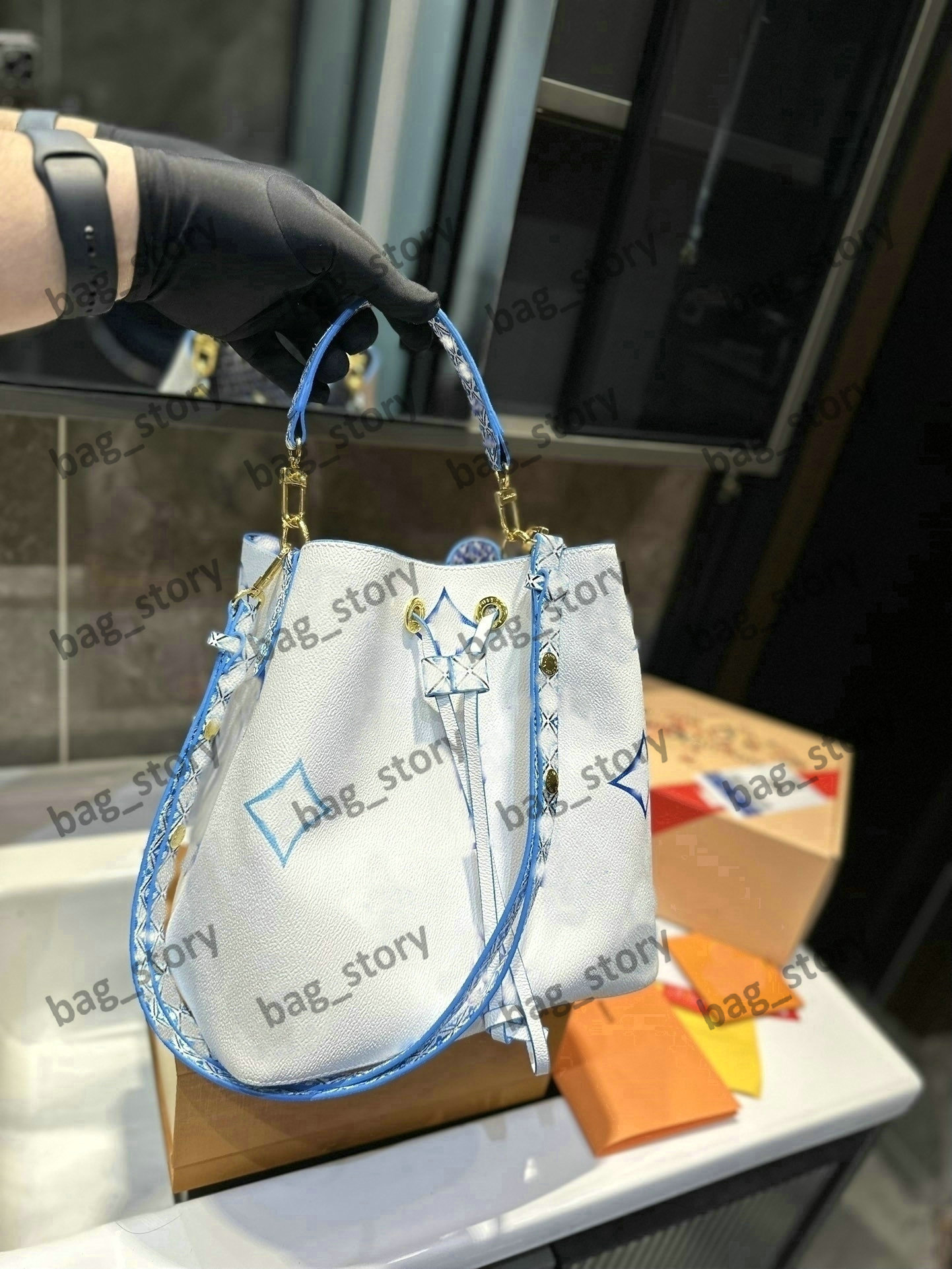 

NEONOE MM Bucket Bag Summer By The Pool Watercolor Drawstring Bags Neo Noe Monograms Flowers painted canvas Leather Beige Rose Pink Blue Plaid Patterns