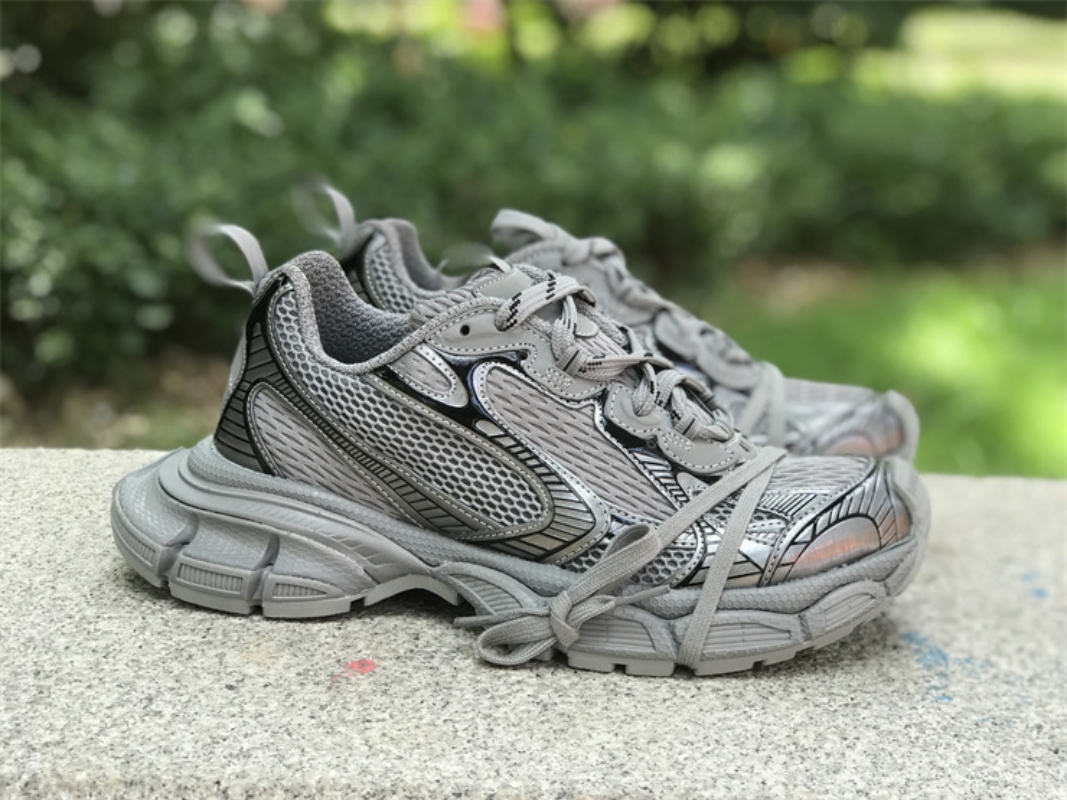 

Sports Running Shoes B 10 3XL Medium Grey Sneaker Come With ShoeBox Size 35-46