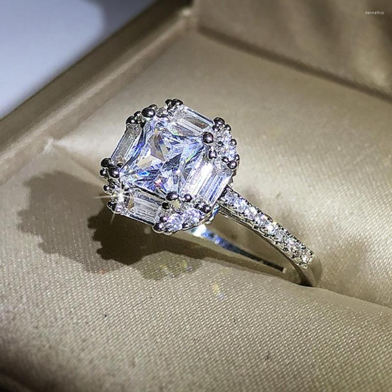 

Cluster Rings WPB Premium Women Ring Shiny Artifical Mosan Stone Square Diamond Female Luxury Jewelry Brilliant Zircon Design Girl Gift