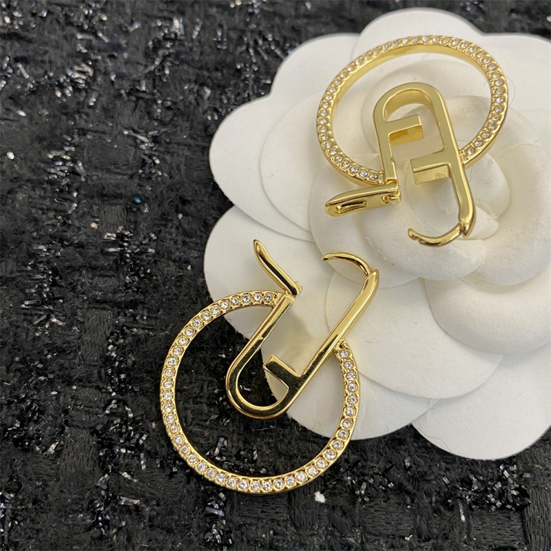 

Luxury Earrings Graceful LadiesDesigner Circle Studded With Rhinestone Pendant Earring Studs Letters Brand Logo Match With Formal Dress