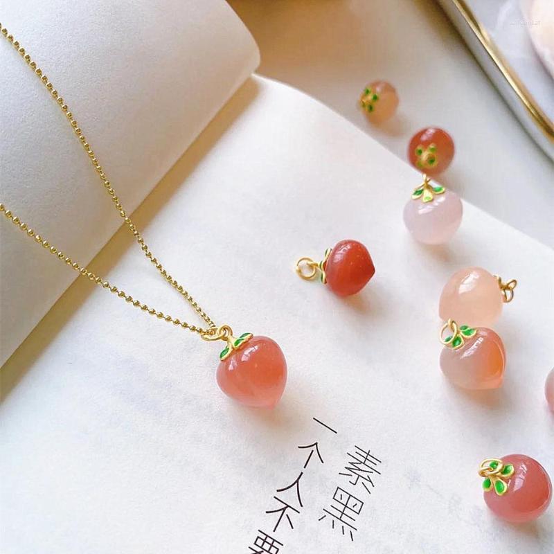 

Chains Natural Stone Quartz Red Peach Cherry Pendant Necklace For Woman Metal Chain Plated 14K Gold Choker Sweet Jewelry Girl