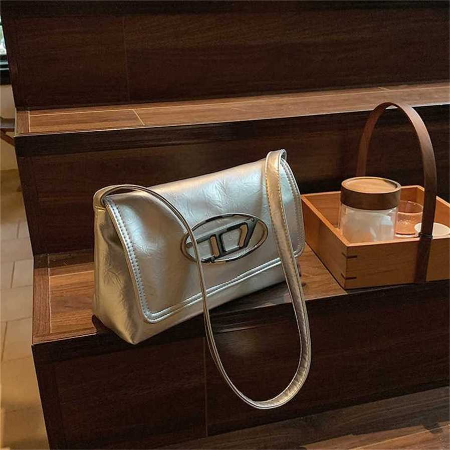 

Small Design Silver Pleated Metal Underarm Bag for Women 2023 New Versatile and Simple Personalized Spicy Girl Bag 70% Off Outlet Online 6IVS, Black8
